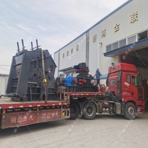 1000*700液壓對輥制砂機(jī)，1210反擊破發(fā)往四川