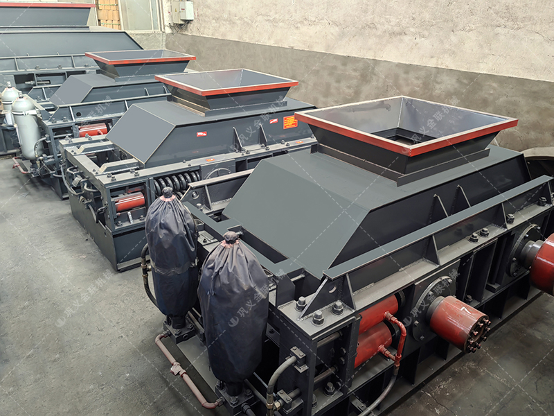 中大型全自動(dòng)液壓對輥破碎機(jī) 1007型破碎機(jī)發(fā)往河北