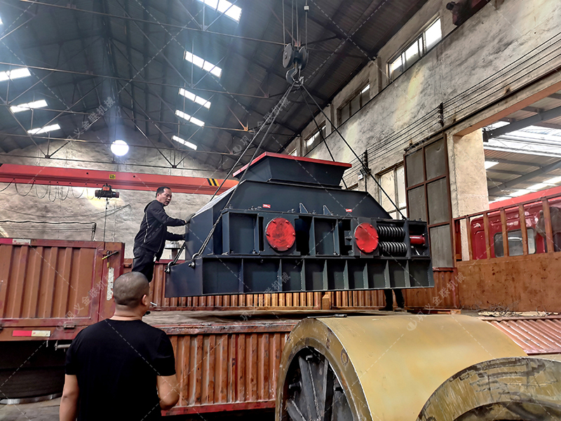 如何選擇青石制砂設(shè)備，時產(chǎn)50噸對輥制砂機(jī)多少錢一臺？