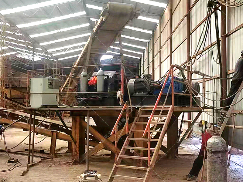 花崗巖液壓對輥破碎機(jī)多少錢？有沒有好的廠家推薦？