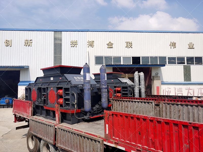 時(shí)產(chǎn)150噸選哪個(gè)型號(hào)液壓對(duì)輥破碎機(jī)？