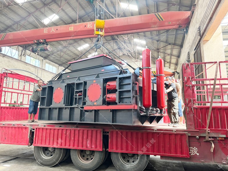 石料廠破碎機(jī)-砂石料生產(chǎn)設(shè)備-石料粉碎機(jī)器價格