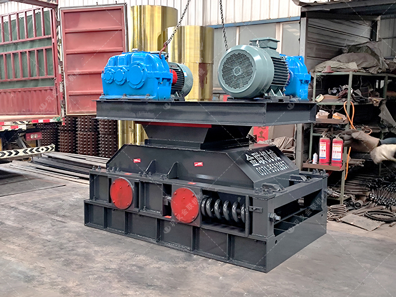 為什么越來越多的工程選擇雙齒輥破碎機處理水泥路面？